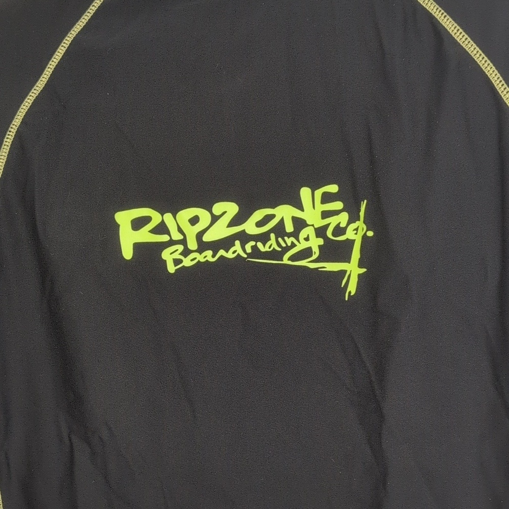 BLACK RIPZONE  RASHGUARD TOP SIZE MEDIUM - Picture 3 of 6